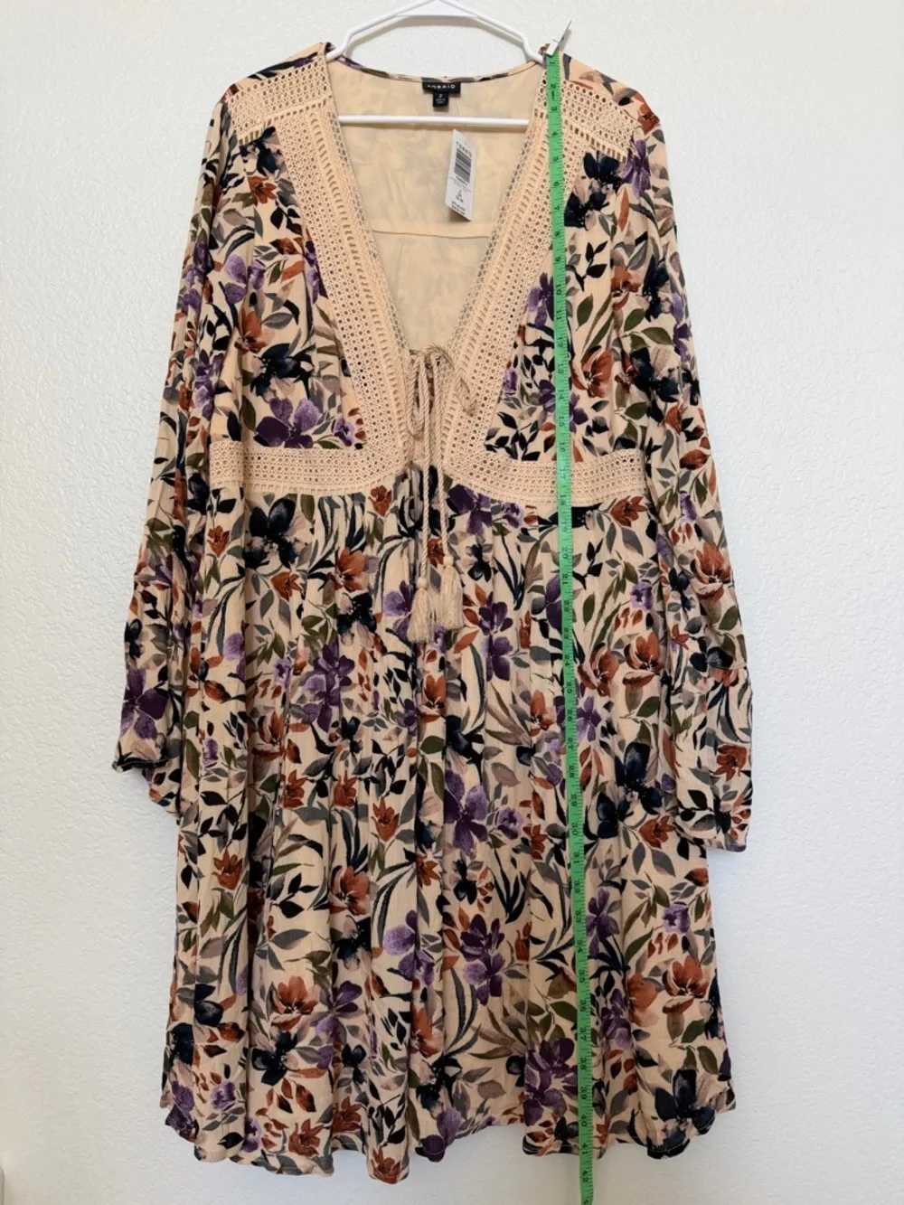 torrid NWT Sand Floral Lace Up Crochet Trim Bell Sleeve Boho Dress Size 2X - Picture 8 of 13
